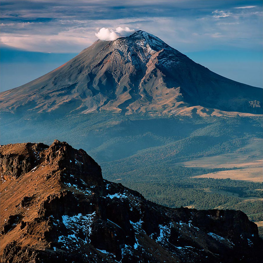 Какой самый крупный вулкан. Мексика вулкан Попокатепетль. Вулкан Орисаба. Вулкан Невадо де Толука. Мехико вулкан Орисаба.